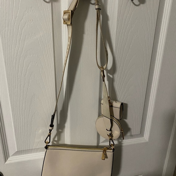 BMWT- Michael Kors Jet Set Tech Crossbody Bag in Saffiano Leather - light cream - Picture 10 of 11